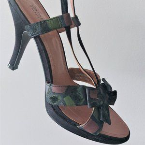 DAPHNE DIAMOND Abstract Print Fabric Upper Strappy Open Toe Sandals - Size 8M